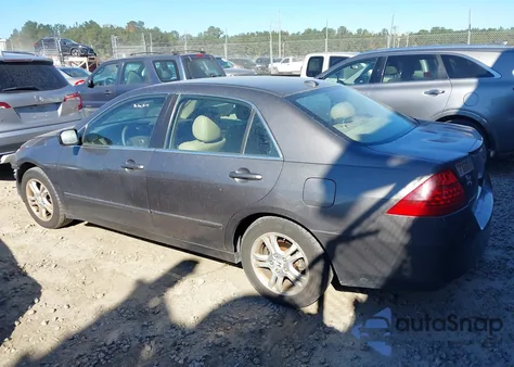 2007 Honda Accord 2.4 Ex z USA, uszkodzony, nr VIN 1HGCM56777A032520